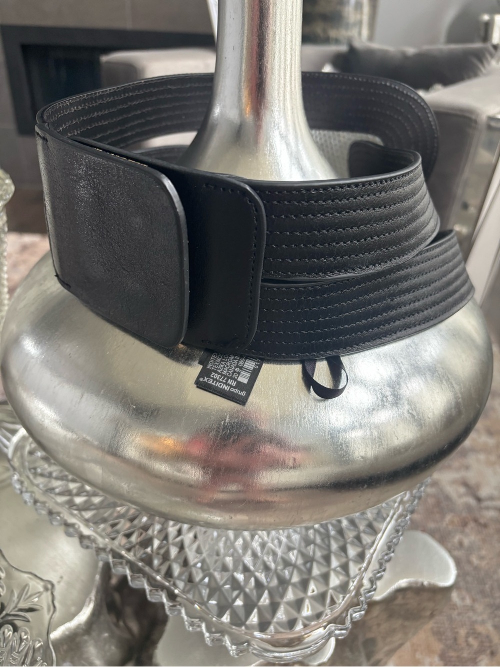 Zara Black Wide Elastic Belt with Magnetic Closure size 32 faux leather new!